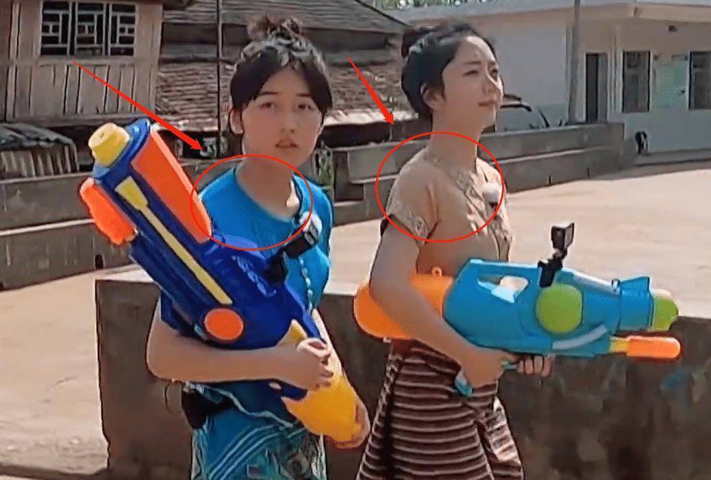 原创同样是穿民族服谭松韵和张子枫并排走谁的气质更佳很显然