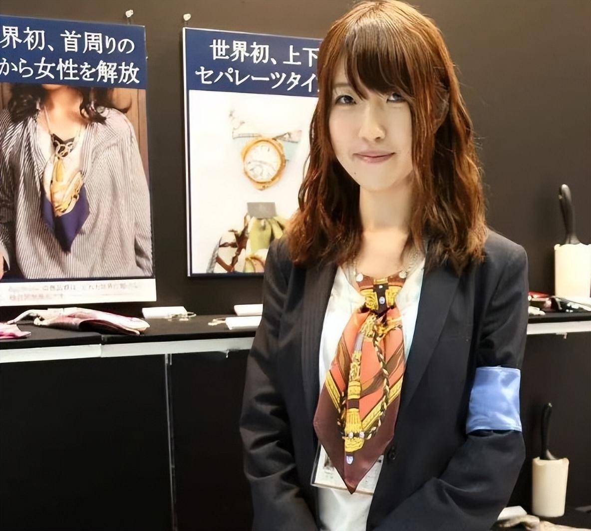 在几天的相处中,我带着川野子游览了中国的美景,品尝了地道的美食.