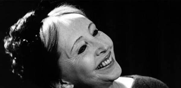 但是这个充满艺术气息的家庭并不和谐,在阿娜伊斯9岁那年她父亲就抛弃