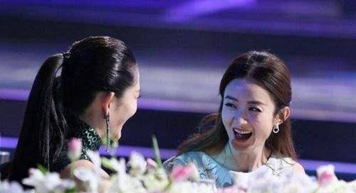 张碧晨为各种电视剧唱歌片尾曲,因为电视剧的合作,认识了赵丽颖,两人