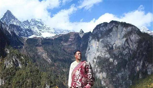 在统筹规划之后,斯那定珠注册了香格里拉大峡谷巴拉格宗生态旅游开发