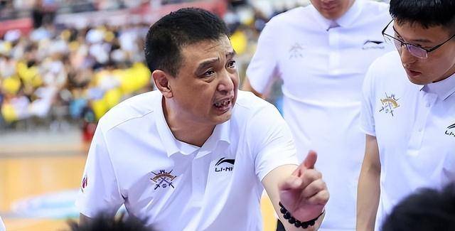 cba比赛裁判争议引发疑问北控遭遇输球主帅王少杰采访抗议