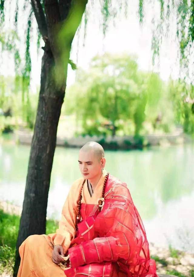 原创杭州190高的帅小伙明明可以靠脸吃饭为何偏偏出家当和尚