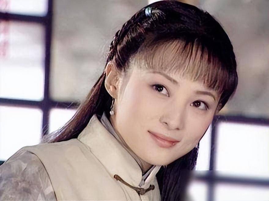 原创陈建斌夫妇香港路演受追捧48岁蒋勤勤生图惊艳难怪叫水灵