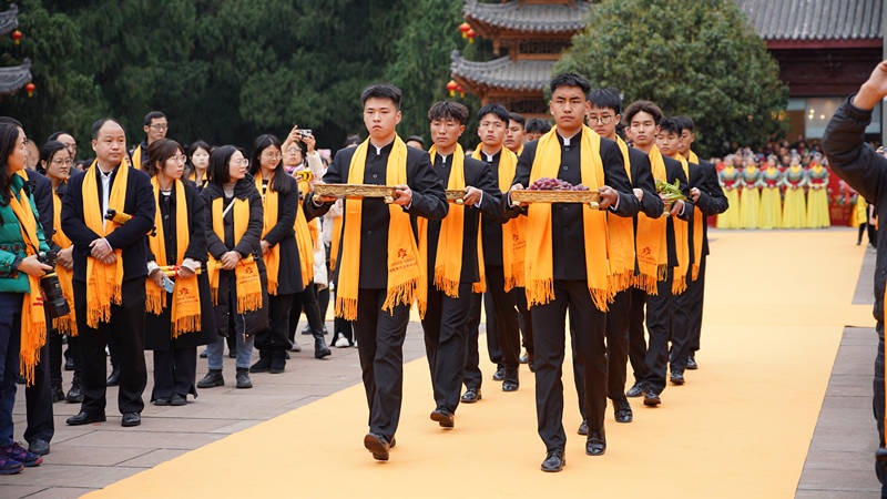 古老的庙会习俗,三通圣鼓,七曲山大庙正门徐徐开启,庄严隆重的甲辰年