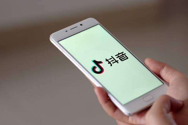 营业执照范围一定要写全类目的,不懂的话我这里有份营业执照模板可以