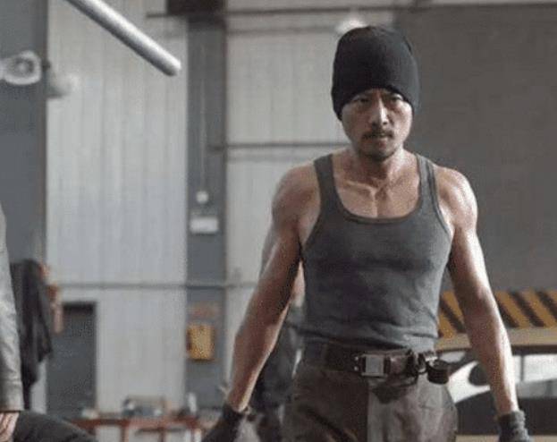 原创张涵予27万肌肉服却还是败给李云龙的连长网友钱白花了