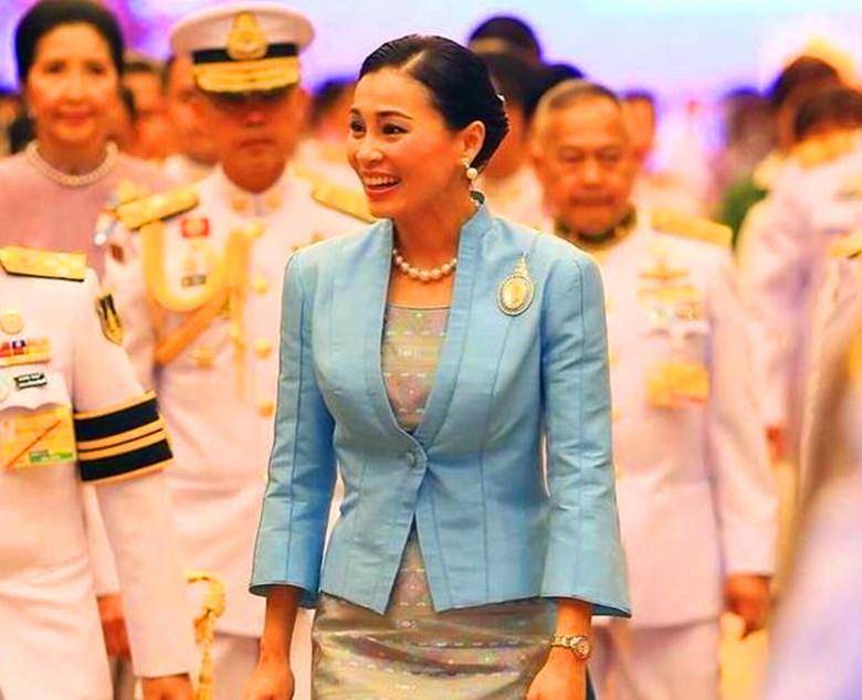 原创看了诗妮娜贵妃的遗书后国王问情为何物王后淡淡回答7个字