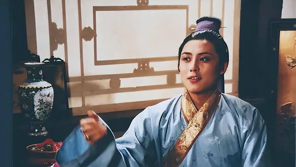 原创美人们见凤姐浑身破碎不堪心生怜悯倾听其诉说生前未了的心事