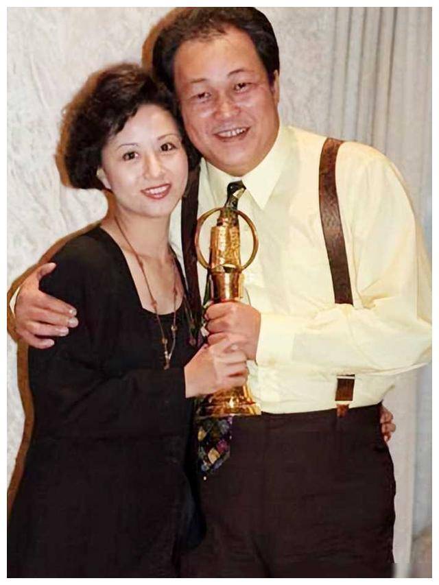 金超群,演绎超800集经典剧集,患脑瘤退隐,身形变化难忘.