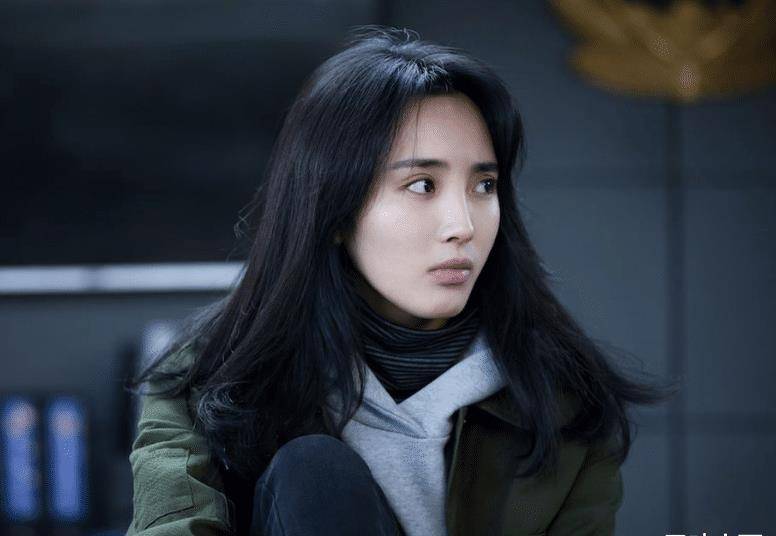 王紫璇能演敢演形象多变不受限,从神婆到女警,装腔作势也是优势_剧中_
