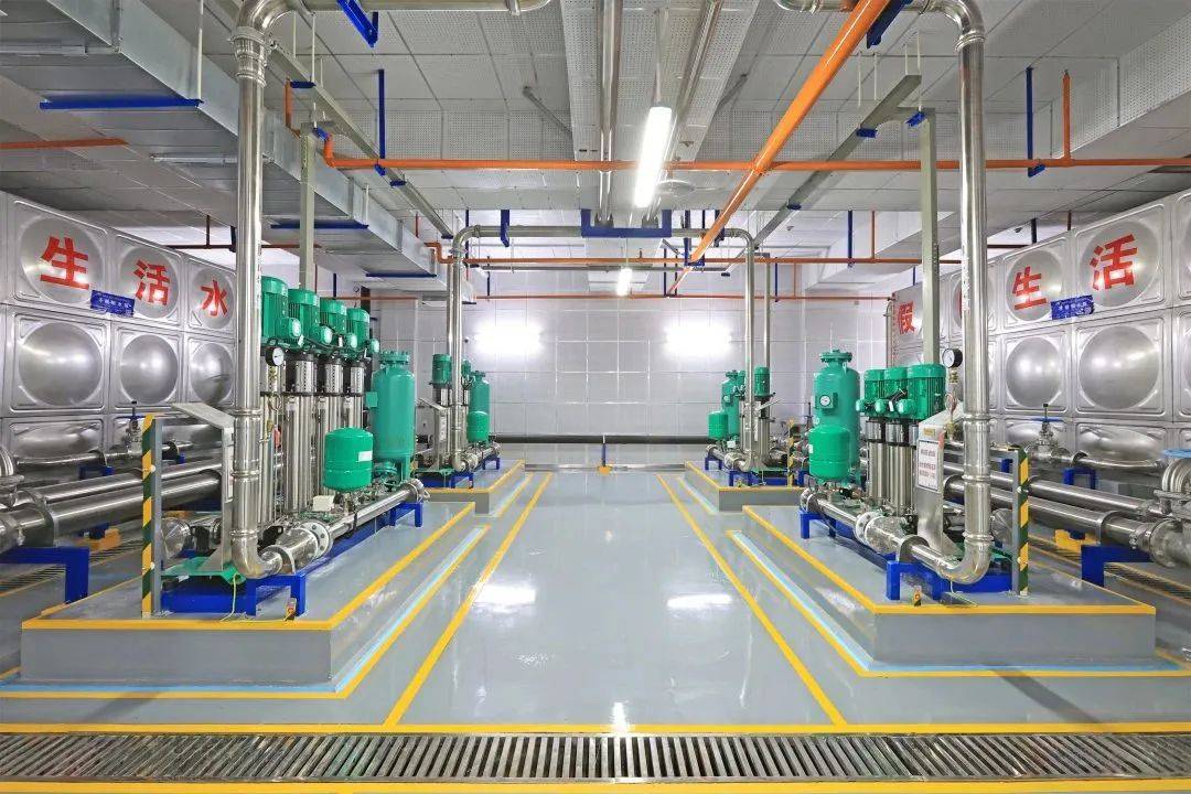 性服务建筑,该工程核心机房包括制冷机房,换热机房,空调机房,排烟机房