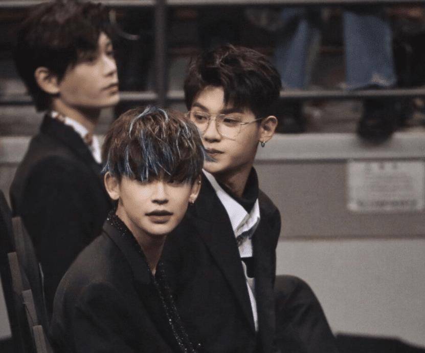 原创npc团粉过年了蔡徐坤小鬼活动现场击掌黄明昊陈立农也在场