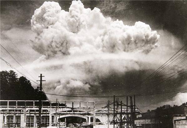 原创广岛核爆炸后的幸存者受访时哭诉为何美国要制造这种怪物