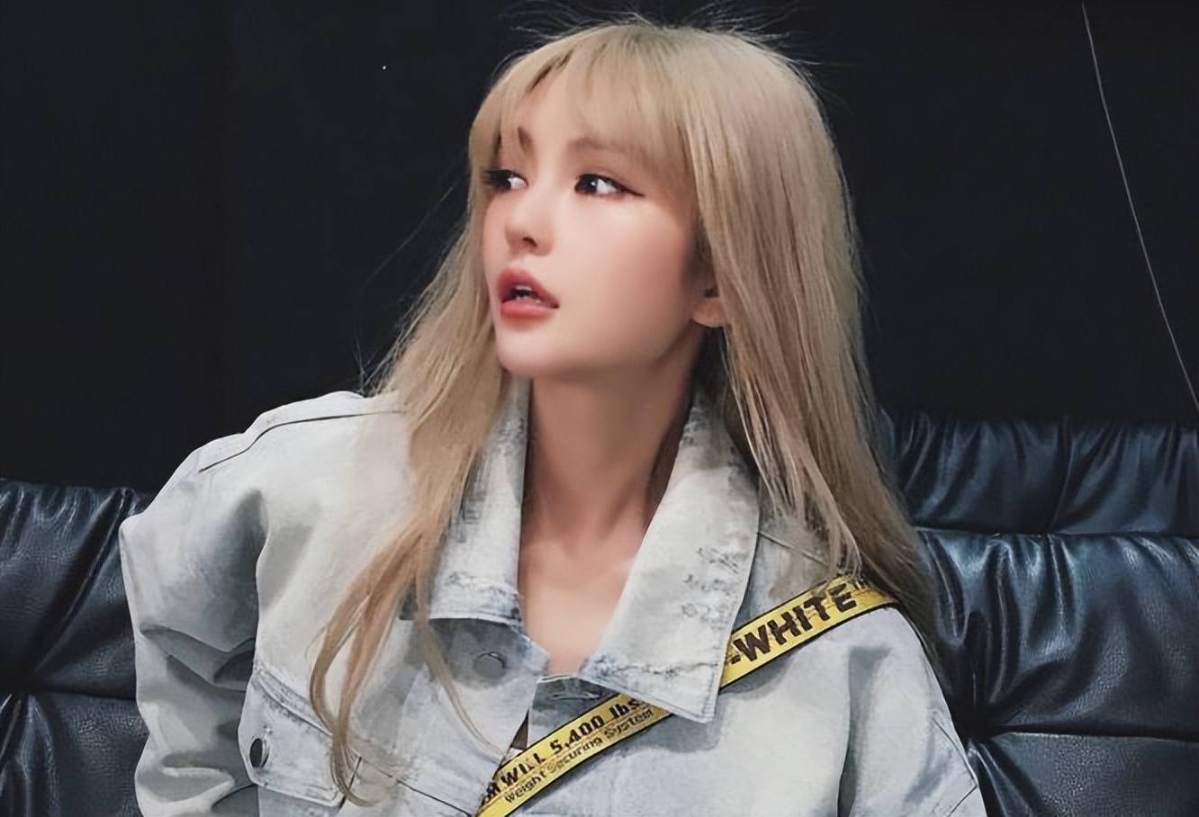 每一季节目中都有带资进组的姐姐,而周扬青本身就是资本.