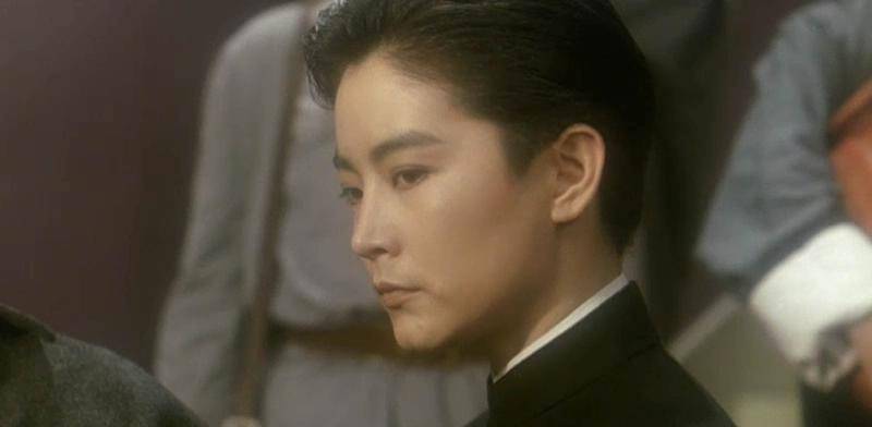 五,黄奕小编最早见到黄奕的反串,是在她出演的一部古装剧《新女驸马》