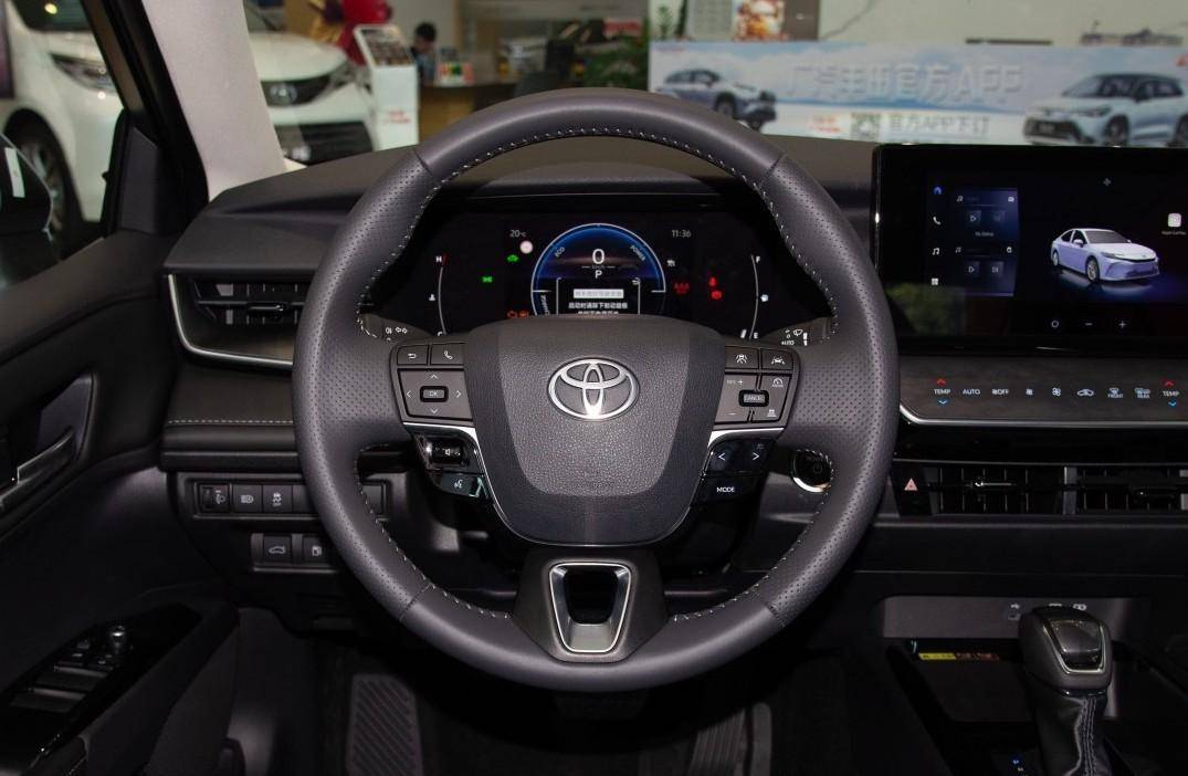 降低混动门槛 提升车机体验 凯美瑞2024款实拍简评