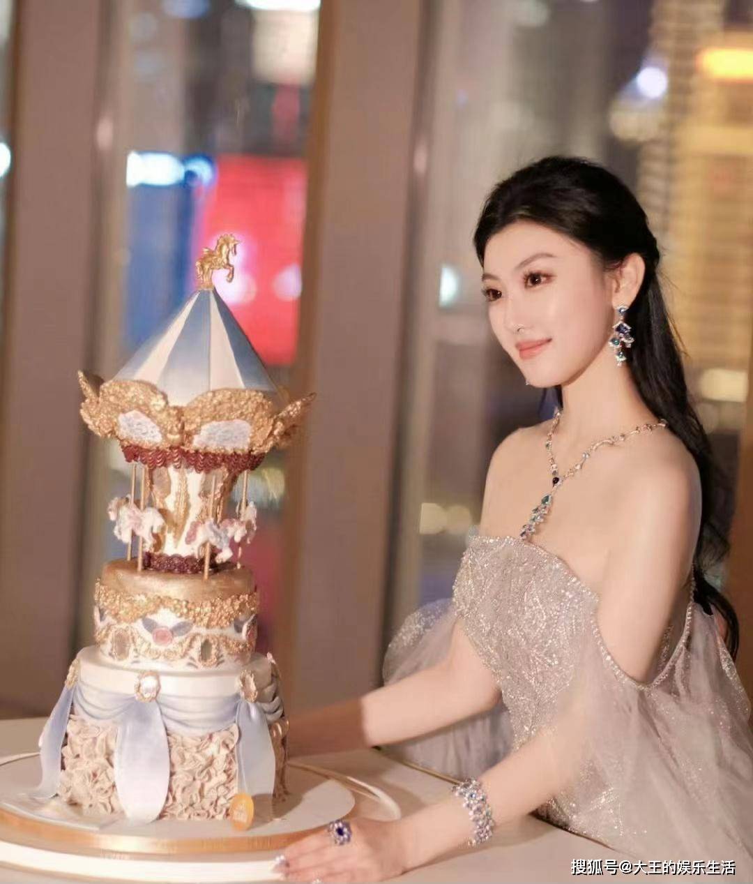 也许她真的身价比周冬雨还要豪好几倍,但是