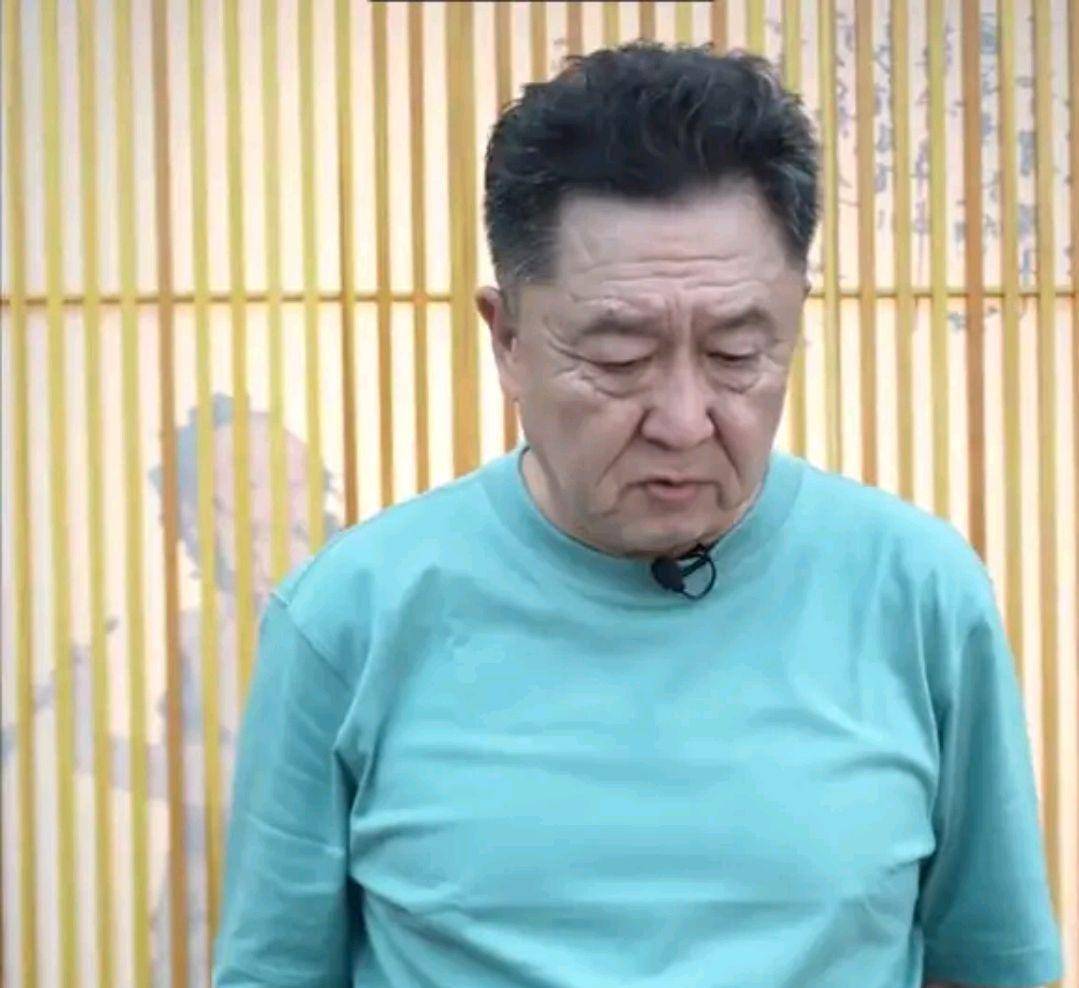 他已经七八十岁年纪,可是根据互联网资料显示,于谦大爷是妥妥的六零后