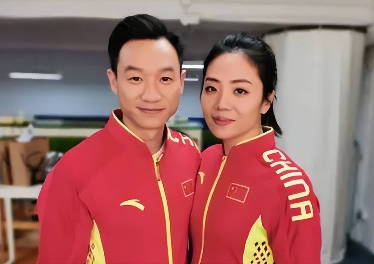 原创体操奥运冠军杨威双胞胎女儿在家上学引热议有网友质疑也有支持