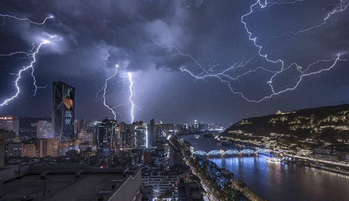 雷雨前的景象有哪些图片