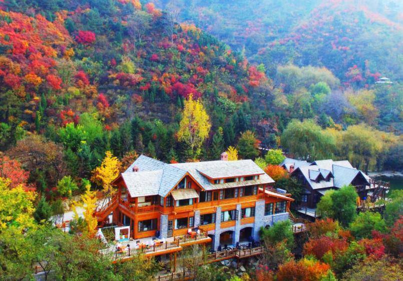 这座景区就是九如山瀑布群,虽然它贵为5a级景区,可是知道的人却很少.