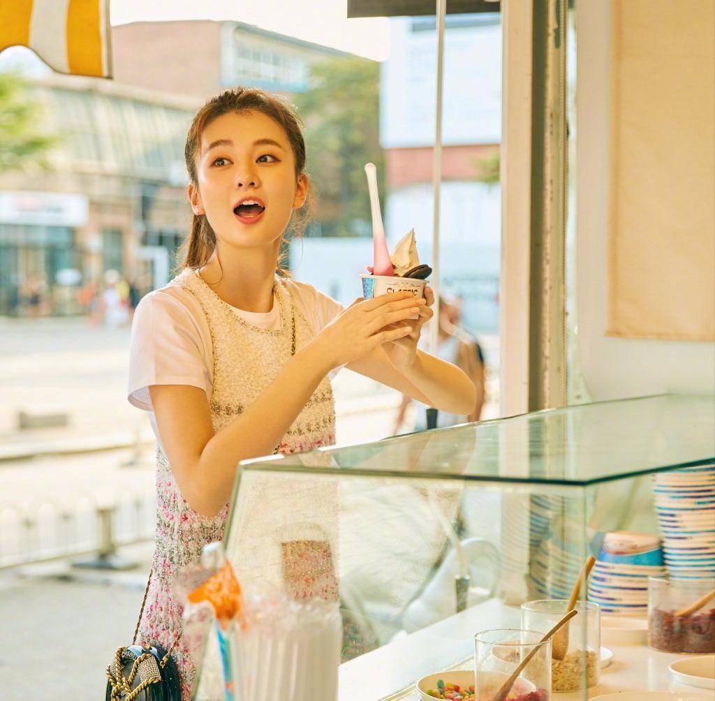 原创白鹿是天生明星脸吗一个人可以做到同时像李沁乔欣李一桐