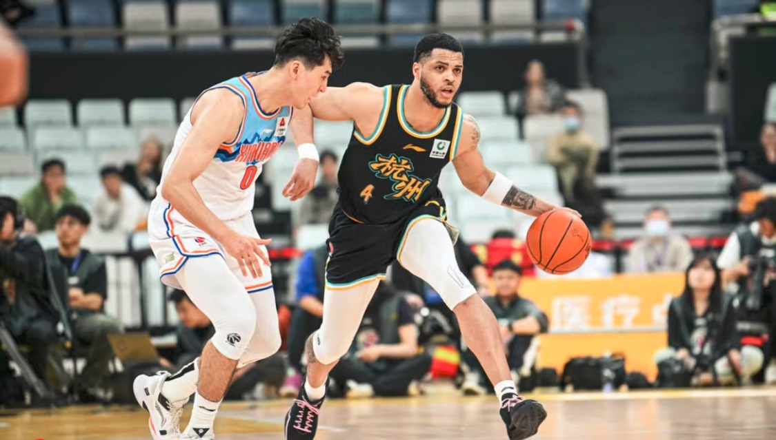 真硬解能力14分钟砍1935广厦球迷第一次觉得我们有外援了