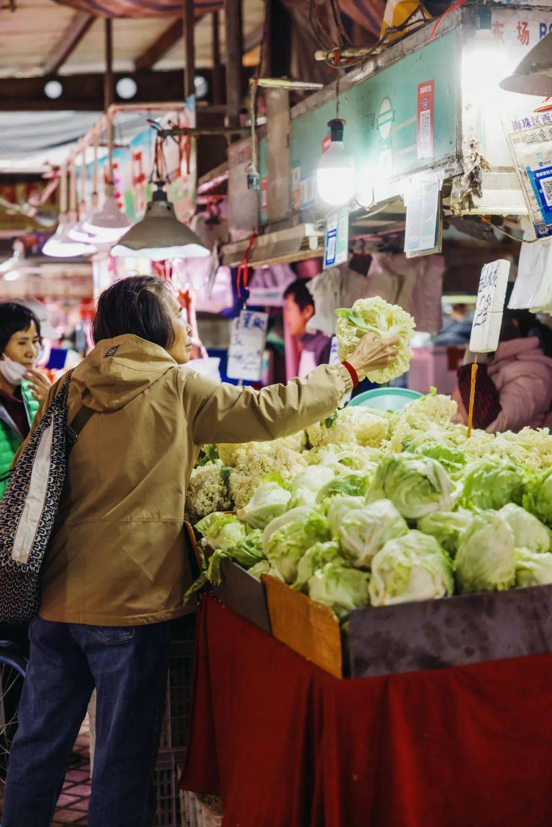 比起商场广州人更爱逛菜市场