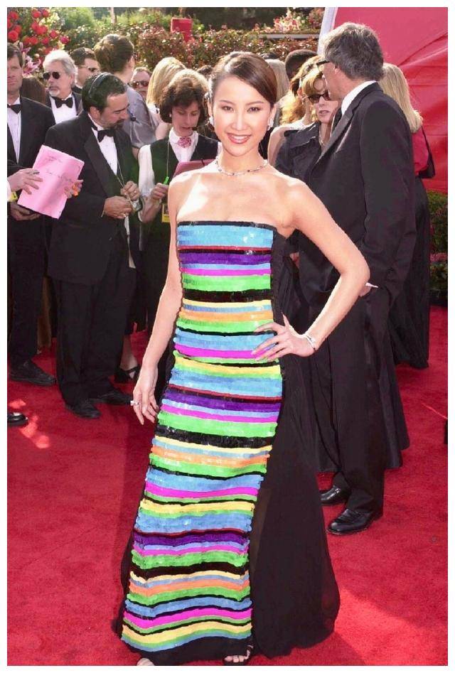 96届奥斯卡开幕首位登上奥斯卡演唱的华裔女歌手致敬李玟