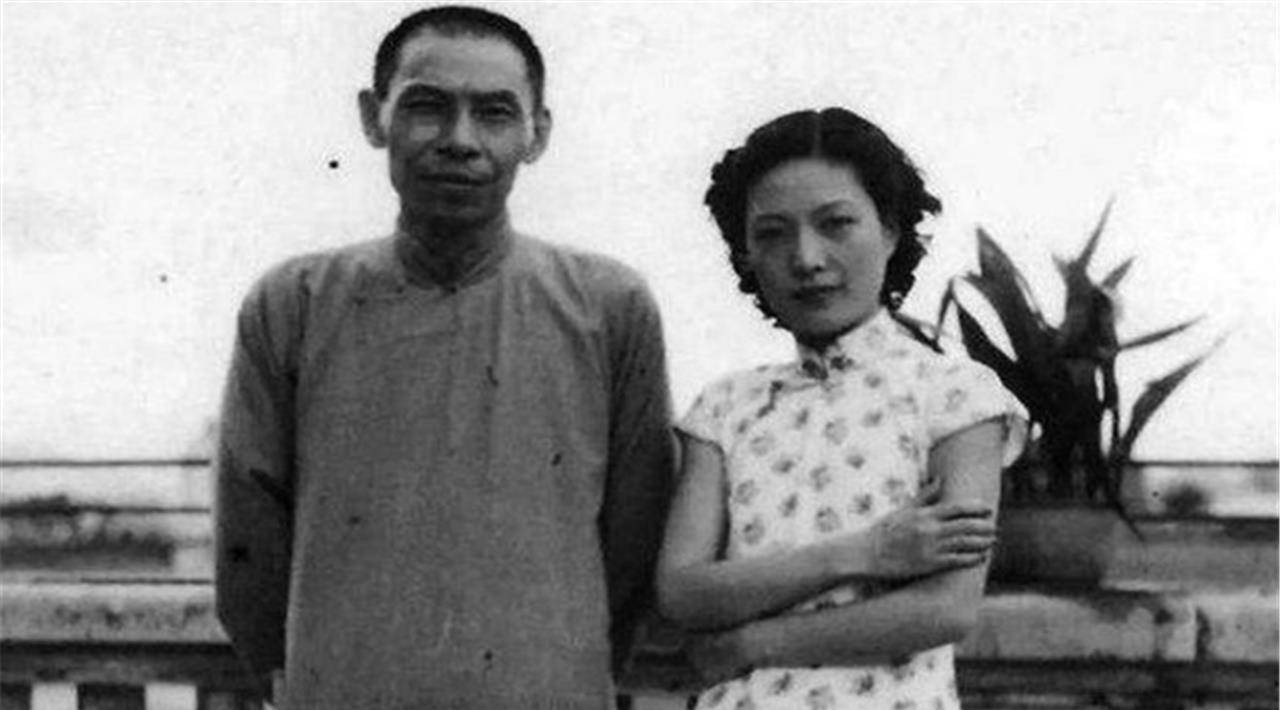 晚年沦为扫大街黄金荣这下真的自幼了,他按照约定明媒正娶了露兰春