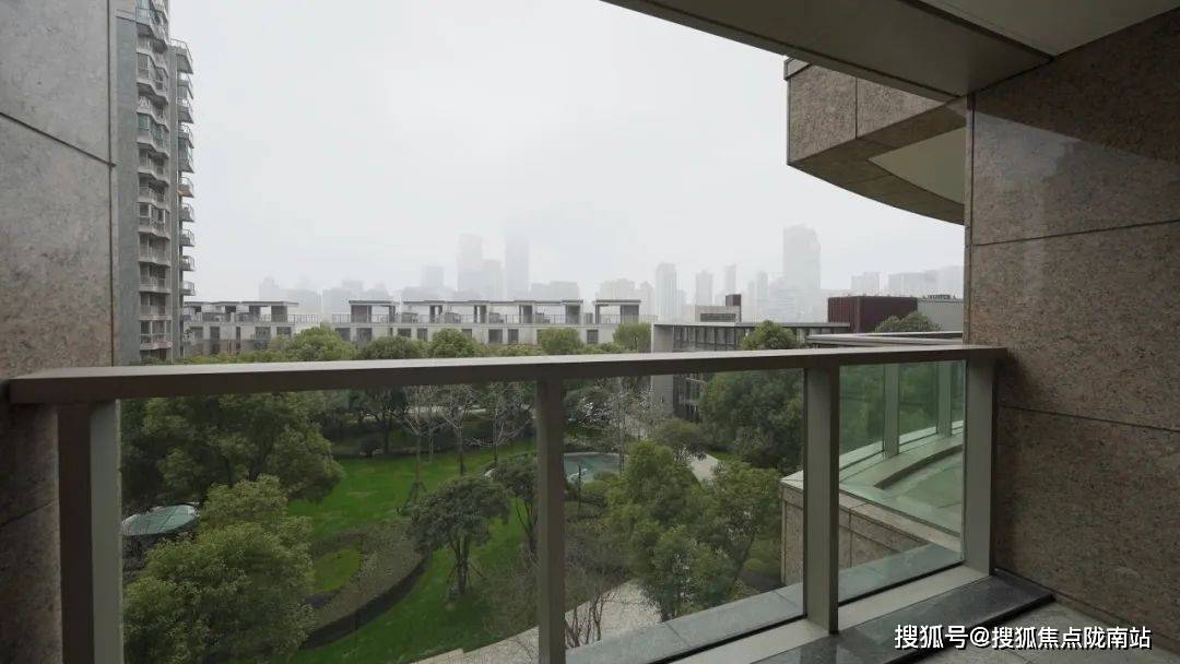 上海浦东陆家嘴一线滨江豪宅滨江凯旋门三期主推约127356㎡