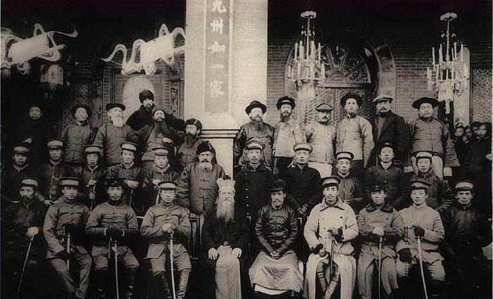 相当于旅的规模)参谋,兼二标一营管带张凤翙(hui)为"全陕复汉军大统领