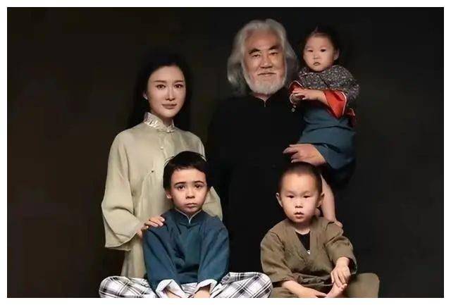 73岁张纪中喜迎第5个孩子三婚妻子杜星霖怀4胎混血儿身世曝光