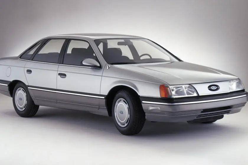 当时金牛座就好比是卡带机时代下的随身听,迫使克莱斯勒和通用汽车不