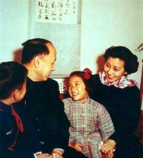 民国第一女神照片对比:独特气质电影也拍不出,容貌像极了一明星_蒋英