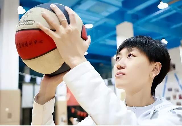 原创年仅31岁告别篮球传奇教练张一丹篮球场上的亮丽风景没了