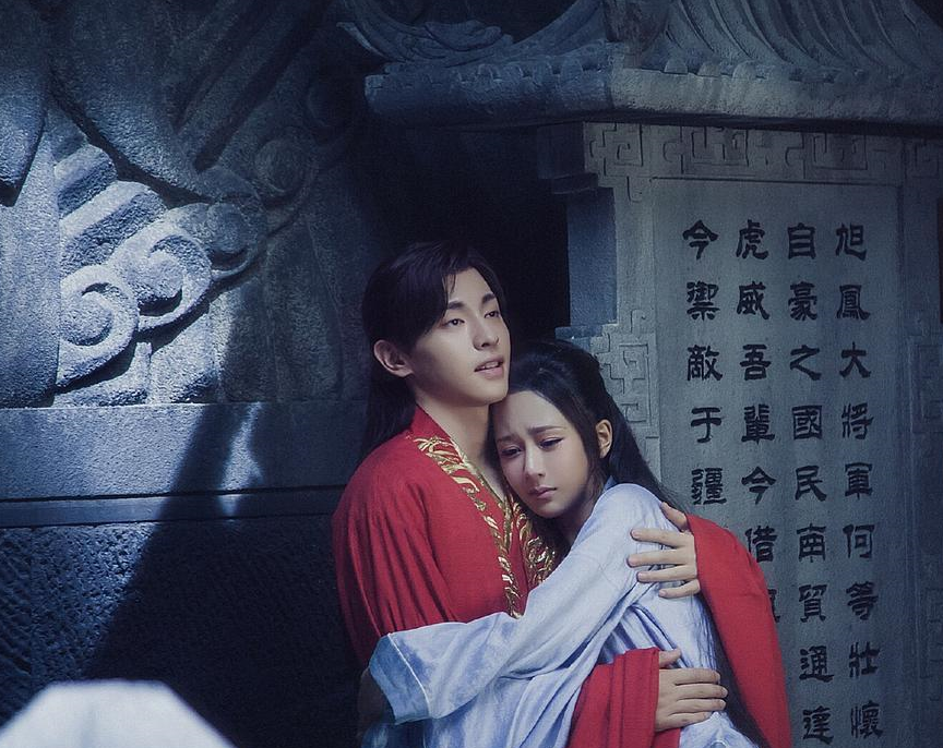 原创邓伦火锅店人气爆棚价格接地气网友吃饭能偶遇真的太幸运