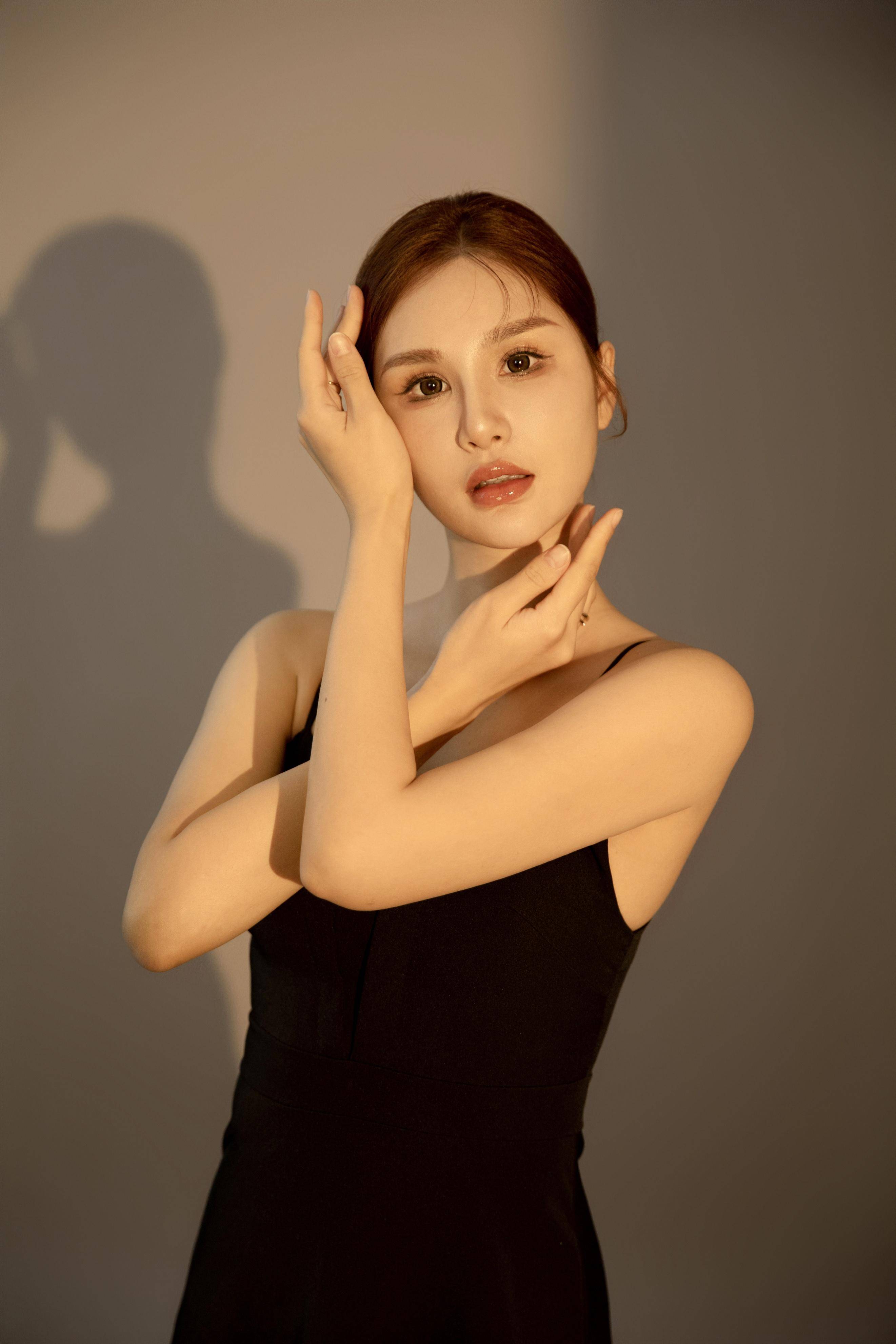 《时尚北京》杂志专访中国内地女演员,歌手张一禾:在春天绽放多元人生