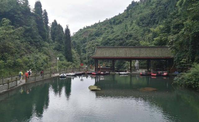 神瀑沟风景区地处于德阳下辖的什邡境内,距离成都大概有90多公里的