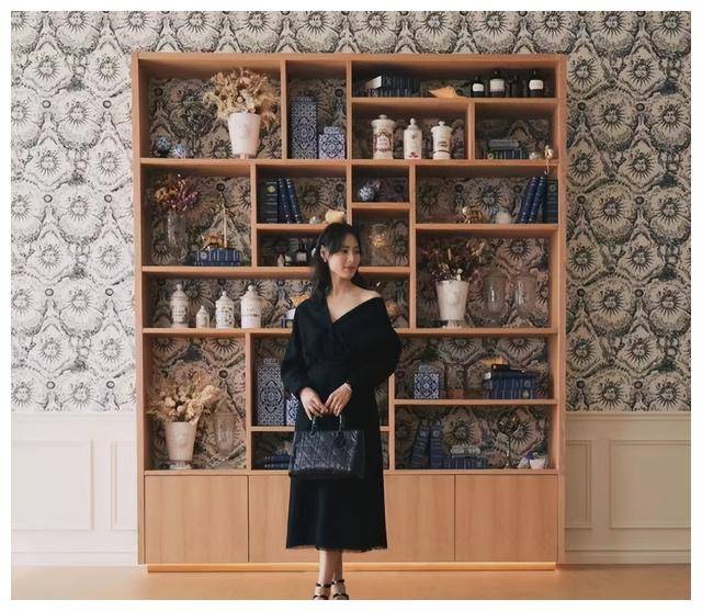 梁洛施曝光豪宅内景精品奢华墙李泽楷或在指引