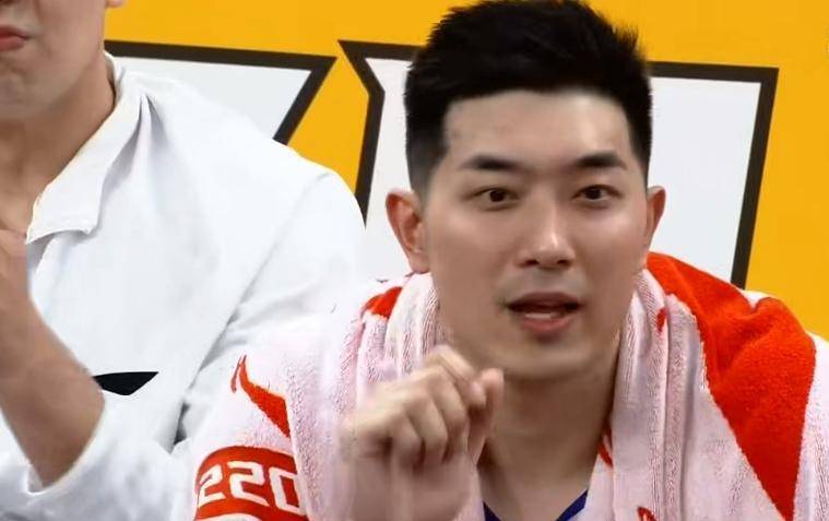 全场0分0助5犯3误,球迷怒批:是怎么当上篮球队员的_新疆队_吴冠希