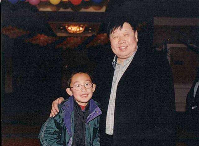 漂亮,当年电视辞职做全职太太,如今两人恩爱依旧_妻子_马季_彭小盛