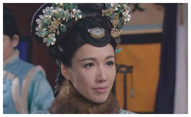 再有一个以幽默风趣著称的女星,总在宫廷剧里添些幽默料,让剧情更生动