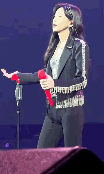于文文演唱会紧身裤造型曼妙身材引发热议不应遭质疑
