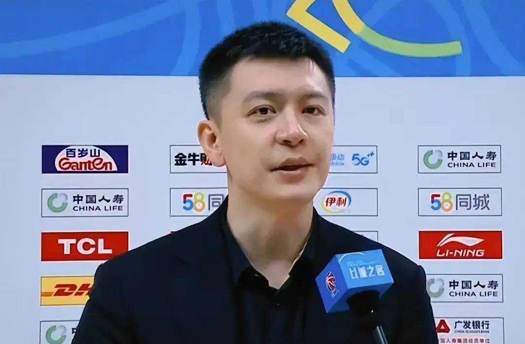 辽篮逆袭!杨鸣执教显威力,辽宁队险胜广州龙狮_比赛_球迷_斗志