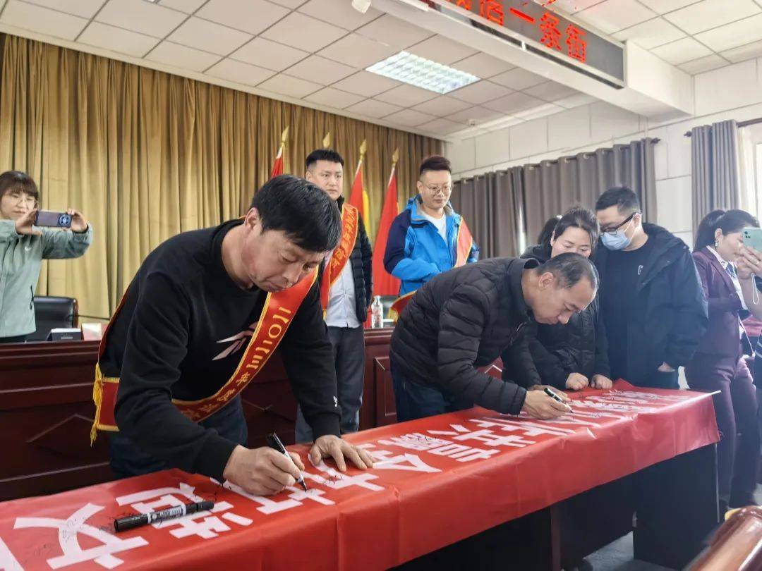 延庆康庄镇兴隆街47家商户誓师打造诚信一条街