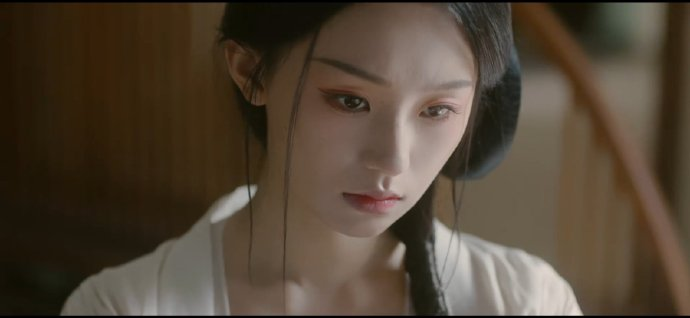 除了卧底暗卫和冷面女少主的设定,这个弟弟也是一个疯批人设~主仆之间