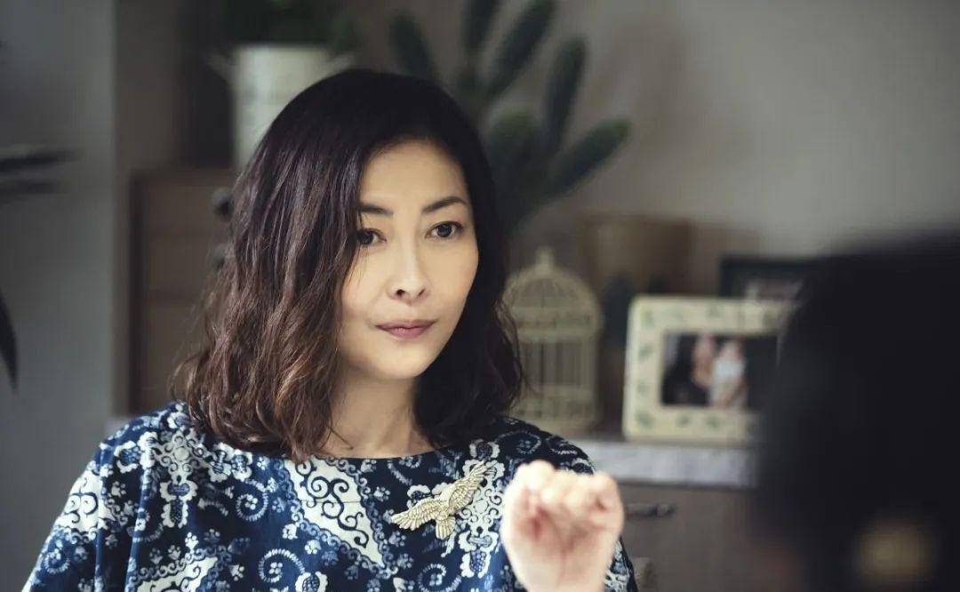 最近,中山美穗出席了电影《死刑之病》的试映会,相关新闻报道相继出现