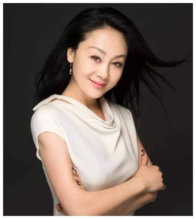 冯远征院长犀利点评利益驱离人艺的演员不留可惜